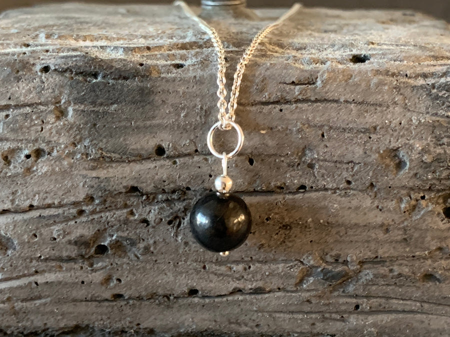 Shungite Pendant: Harmonizing Protector